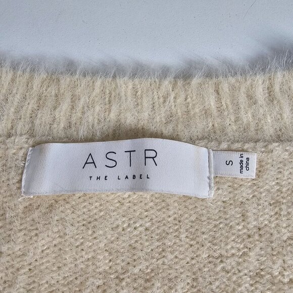 ASTR The Label Womens Puff Sleeve V-Neck Sweater Fuzzy Eyelash Knit Top Cream S - Picture 4 of 9